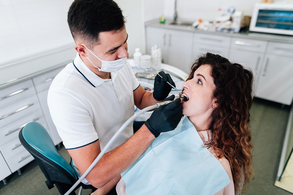 Implantet Dentare: Zgjidhja Moderne për Zëvendësimin e Dhëmbëve